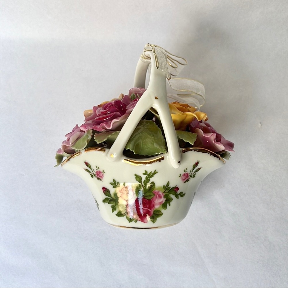 Royal Albert Old Country Roses Victorian Basket